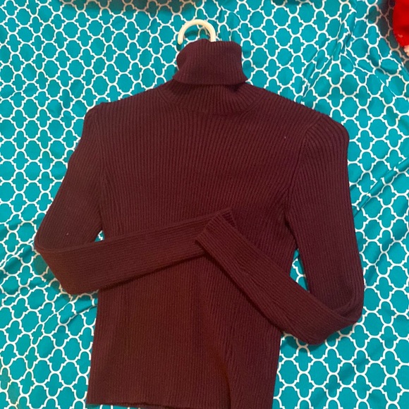 Turtle neck sweater - Picture 3 of 3